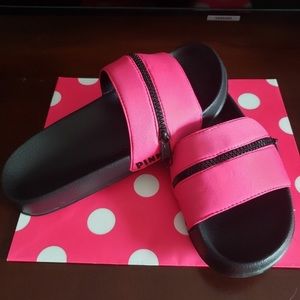 💗VS Pink Zipper Slides💗